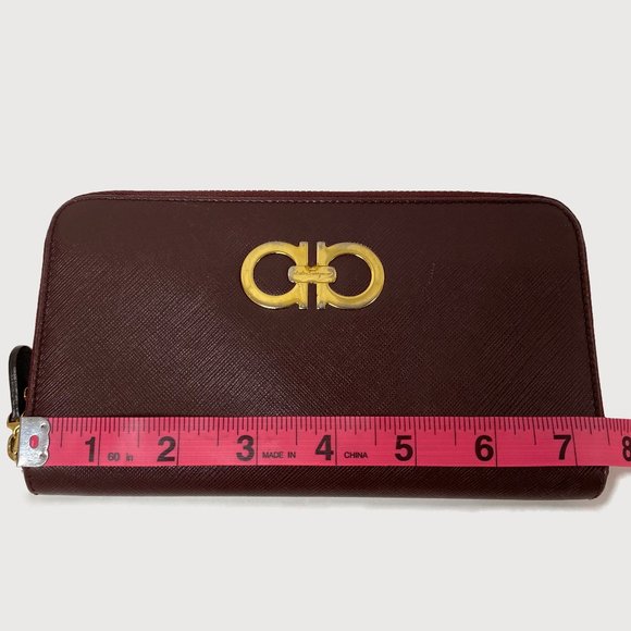 Salvatorte Ferragamo Double Gancio Oxblood Wallet - Picture 8 of 8